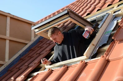 Pose de fenêtres de toit Velux à la Neuville-Housset